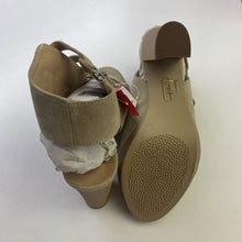 Load image into Gallery viewer, Kenneth Cole suede sandals NWT 8

