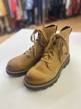 Load image into Gallery viewer, Sorel boots 7/38
