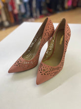 Load image into Gallery viewer, BCBG Generation perforated pumps 8.5
