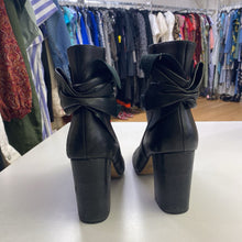 Load image into Gallery viewer, Avec Les Filles bow boots 9.5
