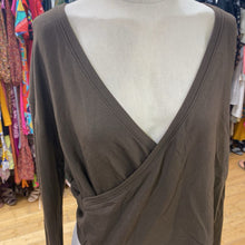 Load image into Gallery viewer, Lululemon top M
