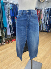 Load image into Gallery viewer, Denim Forum denim skirt 24

