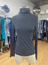 Load image into Gallery viewer, Levis striped top L
