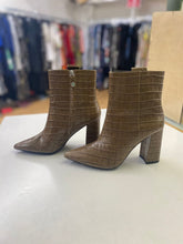 Load image into Gallery viewer, Geox embossed boots 37 NWT
