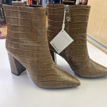 Load image into Gallery viewer, Geox embossed boots 37 NWT
