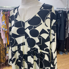 Load image into Gallery viewer, Pure Essence dress XL
