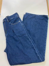 Load image into Gallery viewer, Levis High Loose jeans 29
