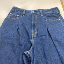 Load image into Gallery viewer, Levis High Loose jeans 29
