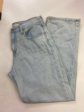 Load image into Gallery viewer, Levis Low Pro Straight jeans 31
