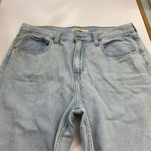 Load image into Gallery viewer, Levis Low Pro Straight jeans 31

