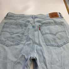 Load image into Gallery viewer, Levis Low Pro Straight jeans 31
