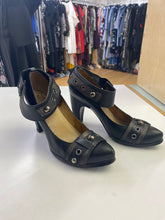 Load image into Gallery viewer, Carnaby Shoes 37

