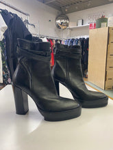 Load image into Gallery viewer, Ann demeulemeester boots 41
