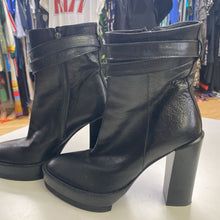 Load image into Gallery viewer, Ann demeulemeester boots 41
