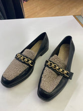 Load image into Gallery viewer, Vince Camuto faux shearling detail loafers 9
