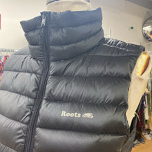 Load image into Gallery viewer, Roots puffy vest XS
