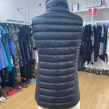 Load image into Gallery viewer, Roots puffy vest XS
