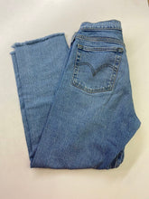 Load image into Gallery viewer, Levis wedgie straight 28
