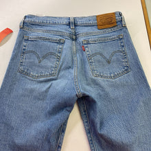 Load image into Gallery viewer, Levis wedgie straight 28
