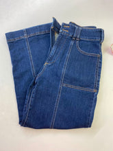Load image into Gallery viewer, Pilcro wide leg cropped jeans 28
