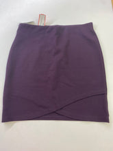 Load image into Gallery viewer, Sunday Best pull on skirt NWT S
