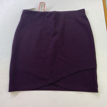 Load image into Gallery viewer, Sunday Best pull on skirt NWT S
