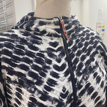 Load image into Gallery viewer, Saucony sweater M
