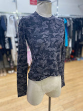 Load image into Gallery viewer, Lululemon front cross top 6
