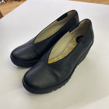 Load image into Gallery viewer, Fly London wedges 37
