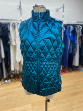 Load image into Gallery viewer, Lands End down vest L
