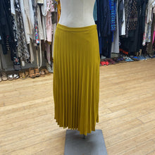 Load image into Gallery viewer, Frank &amp; Oak pleated skirt M

