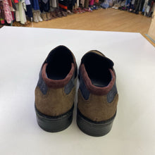 Load image into Gallery viewer, Dorking by Fluchos suede loafers 37
