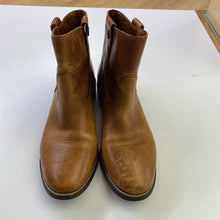 Load image into Gallery viewer, Vince Camuto pull on boots 6.5
