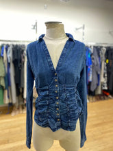 Load image into Gallery viewer, Pilcro ruched shirt S
