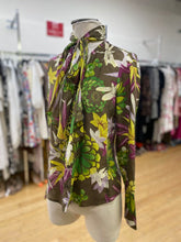 Load image into Gallery viewer, Boss silk top 6
