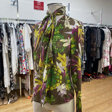 Load image into Gallery viewer, Boss silk top 6
