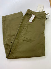 Load image into Gallery viewer, Everlane Easy Barrel pants NWT M
