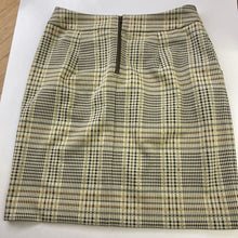Load image into Gallery viewer, Cabi plaid skirt 8
