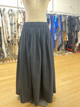 Load image into Gallery viewer, Uniqlo stretch waist skirt L
