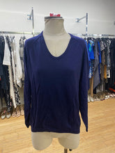 Load image into Gallery viewer, Lord &amp; Taylor 100% merino sweater M
