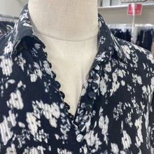 Load image into Gallery viewer, Club Monaco silk top S
