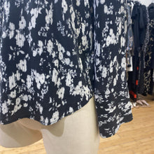 Load image into Gallery viewer, Club Monaco silk top S
