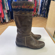 Load image into Gallery viewer, Browns zip up boots 39
