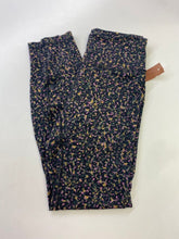 Load image into Gallery viewer, Lululemon leggings 8
