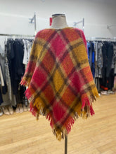 Load image into Gallery viewer, Freimans Ottawa vintage mohair/wool poncho O/S
