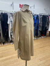 Load image into Gallery viewer, Club Monaco shirt dress 4
