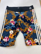 Load image into Gallery viewer, Adidas biker shorts L
