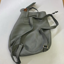 Load image into Gallery viewer, Roots tote/backpack NWT

