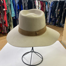 Load image into Gallery viewer, Gigi Pip wool hat S/M
