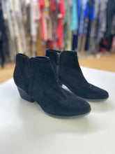 Load image into Gallery viewer, Blondo suede ankle boots 8
